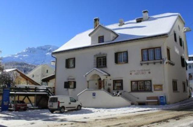 Hotel Arturo Челерина Экстерьер фото