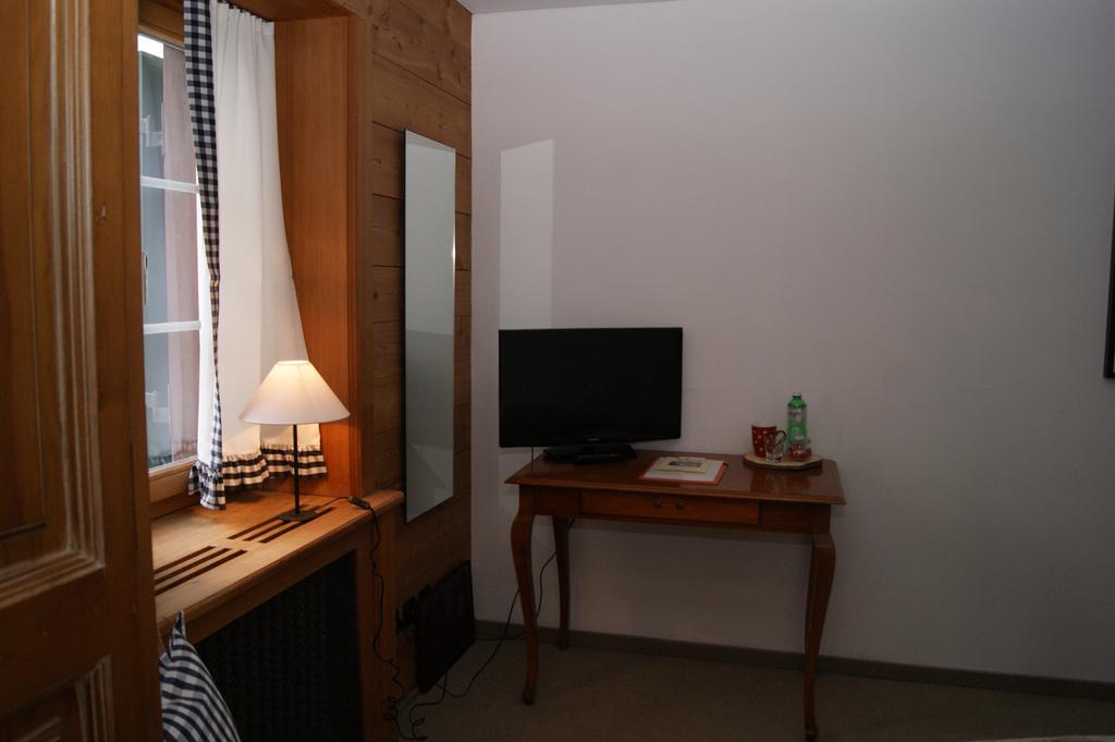 Hotel Arturo Челерина Экстерьер фото