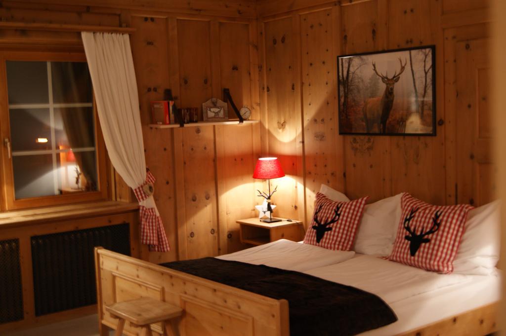 Hotel Arturo Челерина Экстерьер фото